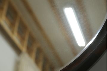 中古　美品　松本民芸家具　西洋アンティークのような雰囲気を感じさせる、丸型一面鏡のドレッサー(鏡台、ミラー)(定価約43万円)(R-053900)