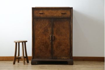 イギリスアンティーク　バーズアイが特徴的なサイドキャビネット(サイドボード、収納棚、戸棚)(R-053901)