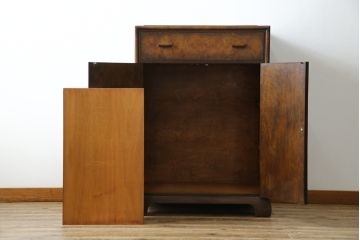 イギリスアンティーク　バーズアイが特徴的なサイドキャビネット(サイドボード、収納棚、戸棚)(R-053901)