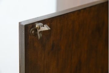 イギリスアンティーク　バーズアイが特徴的なサイドキャビネット(サイドボード、収納棚、戸棚)(R-053901)