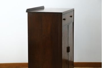 イギリスアンティーク　バーズアイが特徴的なサイドキャビネット(サイドボード、収納棚、戸棚)(R-053901)