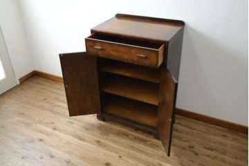 イギリスアンティーク　バーズアイが特徴的なサイドキャビネット(サイドボード、収納棚、戸棚)(R-053901)