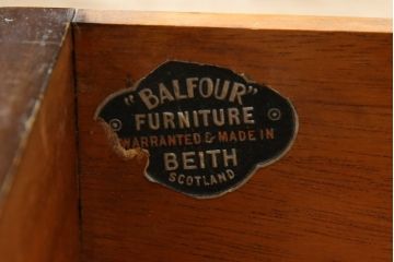 イギリスアンティーク　バーズアイが特徴的なサイドキャビネット(サイドボード、収納棚、戸棚)(R-053901)