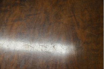 イギリスアンティーク　バーズアイが特徴的なサイドキャビネット(サイドボード、収納棚、戸棚)(R-053901)