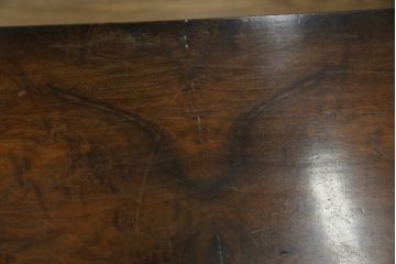 イギリスアンティーク　バーズアイが特徴的なサイドキャビネット(サイドボード、収納棚、戸棚)(R-053901)