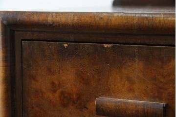 イギリスアンティーク　バーズアイが特徴的なサイドキャビネット(サイドボード、収納棚、戸棚)(R-053901)