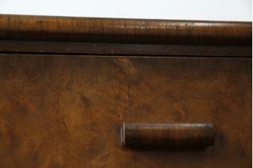 イギリスアンティーク　バーズアイが特徴的なサイドキャビネット(サイドボード、収納棚、戸棚)(R-053901)