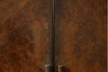 イギリスアンティーク　バーズアイが特徴的なサイドキャビネット(サイドボード、収納棚、戸棚)(R-053901)