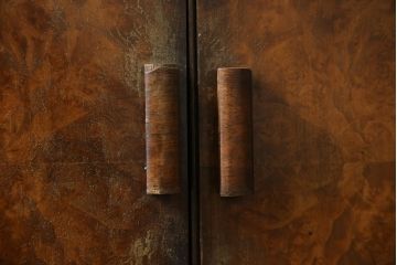 イギリスアンティーク　バーズアイが特徴的なサイドキャビネット(サイドボード、収納棚、戸棚)(R-053901)