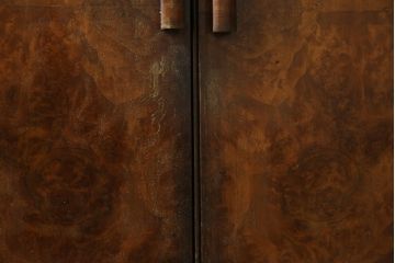 イギリスアンティーク　バーズアイが特徴的なサイドキャビネット(サイドボード、収納棚、戸棚)(R-053901)