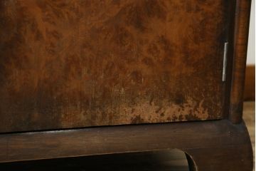 イギリスアンティーク　バーズアイが特徴的なサイドキャビネット(サイドボード、収納棚、戸棚)(R-053901)