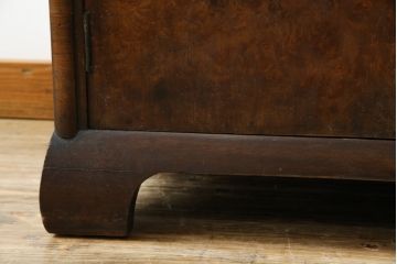 イギリスアンティーク　バーズアイが特徴的なサイドキャビネット(サイドボード、収納棚、戸棚)(R-053901)