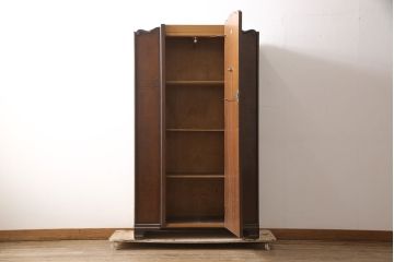 イギリスアンティーク　マホガニー材　モダンなデザインが目を引くワードローブ(収納棚、戸棚)(R-053902)