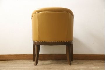 中古　超美品　特注品　横浜ダニエル(daniel)取り扱い　三越家具　カントリーハウス　本革張り　クラシカルで温かみのある空間を演出するアームチェア(ラウンジチェア、椅子)(定価約20万円以上)(R-053903)