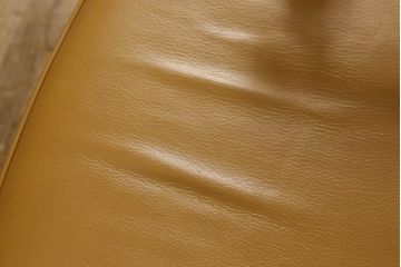 中古　超美品　特注品　横浜ダニエル(daniel)取り扱い　三越家具　カントリーハウス　本革張り　クラシカルで温かみのある空間を演出するアームチェア(ラウンジチェア、椅子)(定価約20万円以上)(R-053904)