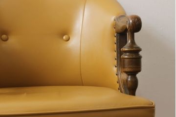 中古　超美品　特注品　横浜ダニエル(daniel)取り扱い　三越家具　カントリーハウス　本革張り　クラシカルで温かみのある空間を演出するアームチェア(ラウンジチェア、椅子)(定価約20万円以上)(R-053904)