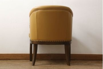 中古　超美品　特注品　横浜ダニエル(daniel)取り扱い　三越家具　カントリーハウス　本革張り　クラシカルで温かみのある空間を演出するアームチェア(ラウンジチェア、椅子)(定価約20万円以上)(R-053904)