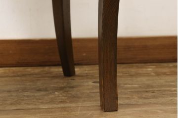 中古　超美品　特注品　横浜ダニエル(daniel)取り扱い　三越家具　カントリーハウス　本革張り　クラシカルで温かみのある空間を演出するアームチェア(ラウンジチェア、椅子)(定価約20万円以上)(R-053908)