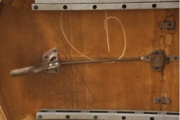 ヴィンテージ家具　DREXEL HERITAGE(ドレクセルヘリテイジ)　TRYON MANOR(トライオンメナー)　天板のデザインがおしゃれ!気品ある佇まいのダイニングテーブル(エクステンションテーブル、伸長式、ビンテージ)(R-053911)