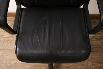 和製ビンテージ　コクヨ　ローズウッド材　希少モデル!かっこ良さと温かい雰囲気を兼ね備えたデスクチェア(ドクターチェア、オフィスチェア、回転チェア、アームチェア、ヴィンテージ)(R-053913)