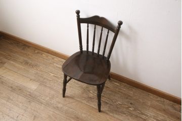 中古　北海道民芸家具　クラシカルな雰囲気を醸し出すダイニングチェア(椅子、板座チェア)(R-053951)