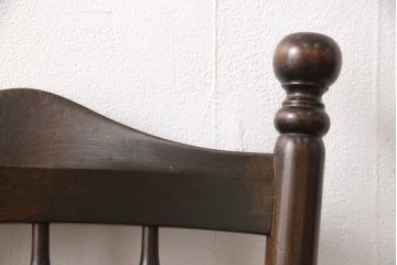 中古　北海道民芸家具　クラシカルな雰囲気を醸し出すダイニングチェア(椅子、板座チェア)(R-053951)