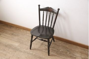 中古　北海道民芸家具　クラシカルな雰囲気を醸し出すダイニングチェア(椅子、板座チェア)(R-053952)