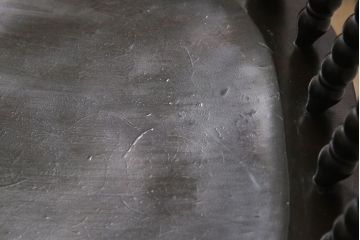 中古　北海道民芸家具　クラシカルな雰囲気を醸し出すダイニングチェア(椅子、板座チェア)(R-053952)