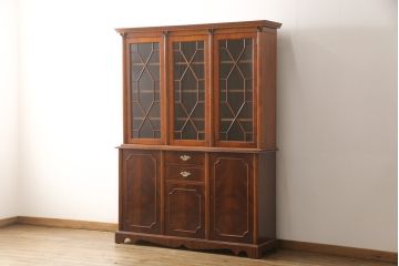 ビンテージ　イギリス輸入家具　マホガニー材　高級感溢れる佇まいが美しいキャビネット(収納棚、戸棚、飾り棚、食器棚、ヴィンテージ)(R-053958)