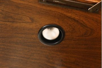 中古　美品　DREXEL HERITAGE(ドレクセルヘリテイジ)　品のある佇まいが魅力的なキュリオケース(チャイナキャビネット、飾り棚、ガラスケース)(R-053959)