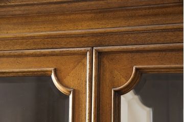 中古　美品　DREXEL HERITAGE(ドレクセルヘリテイジ)　品のある佇まいが魅力的なキュリオケース(チャイナキャビネット、飾り棚、ガラスケース)(R-053959)