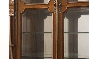 中古　美品　DREXEL HERITAGE(ドレクセルヘリテイジ)　品のある佇まいが魅力的なキュリオケース(チャイナキャビネット、飾り棚、ガラスケース)(R-053959)