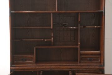 中古　美品　仙台門間屋　重厚感のある佇まいが上質な和の空間づくりにぴったりな2段重ね茶箪笥(定価約70万円)(仙台箪笥、茶棚、戸棚、収納棚)(R-053961)