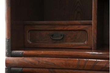 中古　美品　仙台門間屋　重厚感のある佇まいが上質な和の空間づくりにぴったりな2段重ね茶箪笥(定価約70万円)(仙台箪笥、茶棚、戸棚、収納棚)(R-053961)