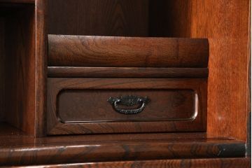 中古　美品　仙台門間屋　重厚感のある佇まいが上質な和の空間づくりにぴったりな2段重ね茶箪笥(定価約70万円)(仙台箪笥、茶棚、戸棚、収納棚)(R-053961)