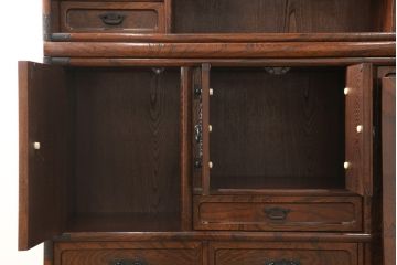 中古　美品　仙台門間屋　重厚感のある佇まいが上質な和の空間づくりにぴったりな2段重ね茶箪笥(定価約70万円)(仙台箪笥、茶棚、戸棚、収納棚)(R-053961)