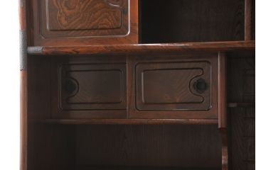 中古　美品　仙台門間屋　重厚感のある佇まいが上質な和の空間づくりにぴったりな2段重ね茶箪笥(定価約70万円)(仙台箪笥、茶棚、戸棚、収納棚)(R-053961)