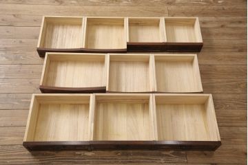 中古　美品　仙台門間屋　重厚感のある佇まいが上質な和の空間づくりにぴったりな2段重ね茶箪笥(定価約70万円)(仙台箪笥、茶棚、戸棚、収納棚)(R-053961)
