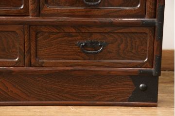 中古　美品　仙台門間屋　重厚感のある佇まいが上質な和の空間づくりにぴったりな2段重ね茶箪笥(定価約70万円)(仙台箪笥、茶棚、戸棚、収納棚)(R-053961)
