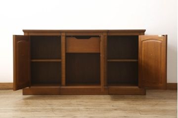 中古　DREXEL HERITAGE(ドレクセルヘリテイジ)　Triune(トライユン)　クラシカルな佇まいのサイドボード(定価約54万円)(キャビネット、リビングボード)(R-053962)