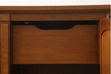 中古　DREXEL HERITAGE(ドレクセルヘリテイジ)　Triune(トライユン)　クラシカルな佇まいのサイドボード(定価約54万円)(キャビネット、リビングボード)(R-053962)