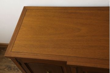 中古　DREXEL HERITAGE(ドレクセルヘリテイジ)　Triune(トライユン)　クラシカルな佇まいのサイドボード(定価約54万円)(キャビネット、リビングボード)(R-053962)