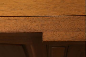 中古　DREXEL HERITAGE(ドレクセルヘリテイジ)　Triune(トライユン)　クラシカルな佇まいのサイドボード(定価約54万円)(キャビネット、リビングボード)(R-053962)