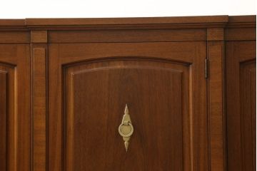 中古　DREXEL HERITAGE(ドレクセルヘリテイジ)　Triune(トライユン)　クラシカルな佇まいのサイドボード(定価約54万円)(キャビネット、リビングボード)(R-053962)