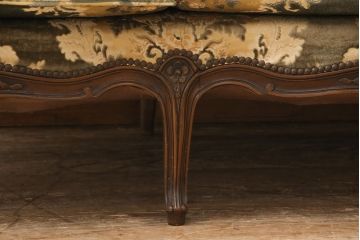 張替え費込み!! 中古　特注品　カリモク家具(karimoku)　domani(ドマーニ)　Louis(ルイ)XVシリーズ　エレガントな空間づくりにおすすめの三人掛けソファ(3人掛け、3P)(定価約130万円)(R-053970)