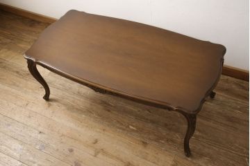 中古　カリモク家具(karimoku)　domani(ドマーニ)　Louis(ルイ)XVシリーズ　細やかなレリーフが魅力的なセンターテーブル(リビングテーブル)(R-053971)