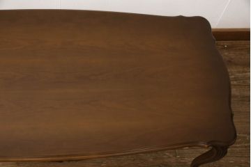 中古　カリモク家具(karimoku)　domani(ドマーニ)　Louis(ルイ)XVシリーズ　細やかなレリーフが魅力的なセンターテーブル(リビングテーブル)(R-053971)