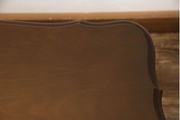 中古　カリモク家具(karimoku)　domani(ドマーニ)　Louis(ルイ)XVシリーズ　細やかなレリーフが魅力的なセンターテーブル(リビングテーブル)(R-053971)