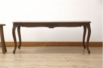 中古　カリモク家具(karimoku)　domani(ドマーニ)　Louis(ルイ)XVシリーズ　細やかなレリーフが魅力的なセンターテーブル(リビングテーブル)(R-053972)