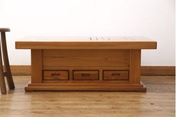 中古　美品　総ケヤキ材(欅)　美しい杢目が上質な和の雰囲気を高める関西火鉢(囲炉裏、座卓、テーブル)(R-053973)